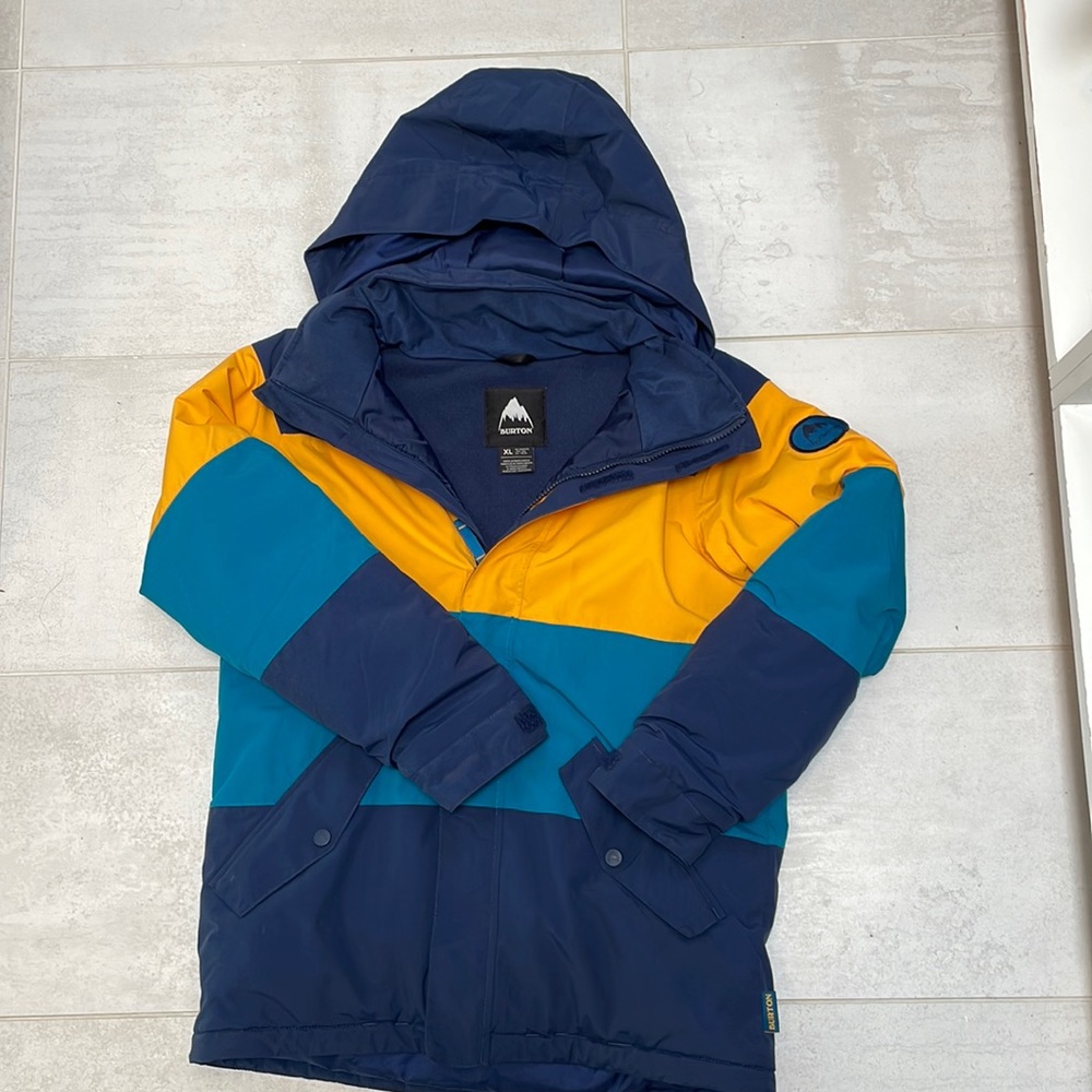 Boys XL Burton ski coat. Excellent condition, barely worn.